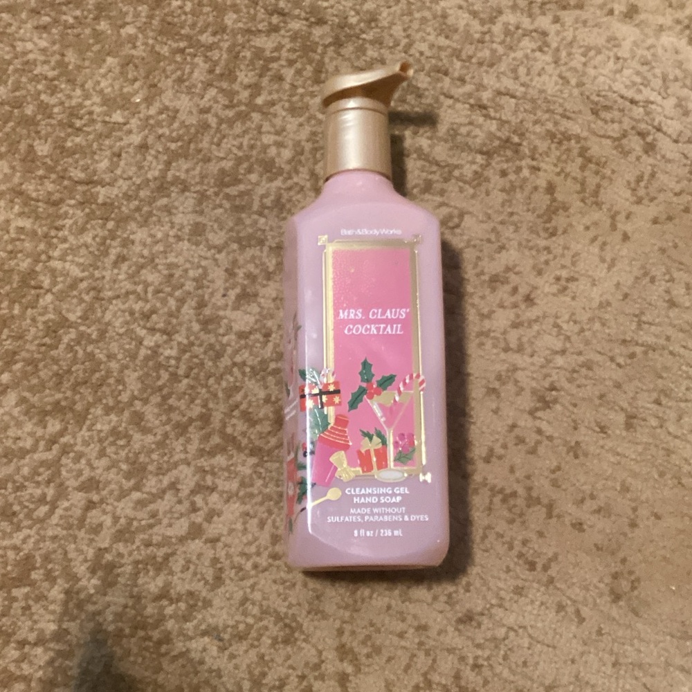 Bath & Body Works Mrs. Claus' Cocktail Hand Soap - Light Pink